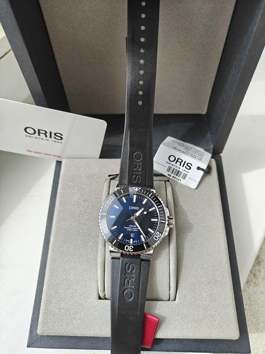 Швейцарские часы ORIS AQUIS DATE,