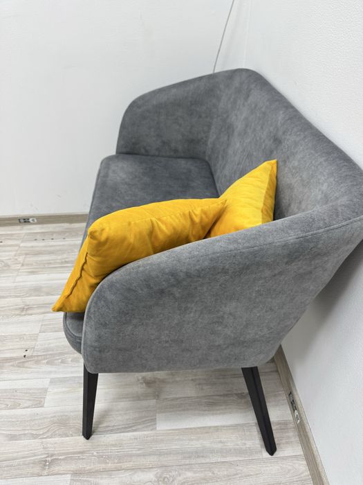 Диван и две подушки в подарок