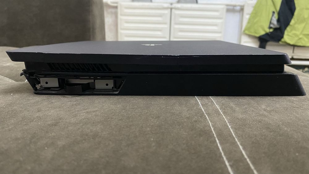 Продам PlayStation 4 Slim 1тр память