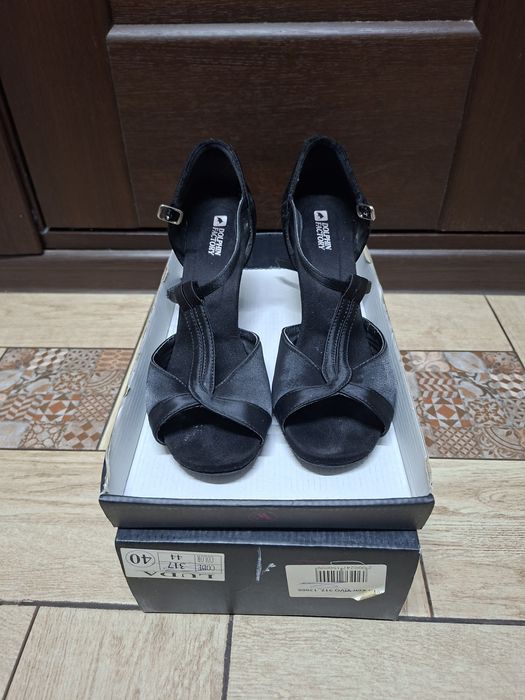 Продам туфли каблук 6.5-7см