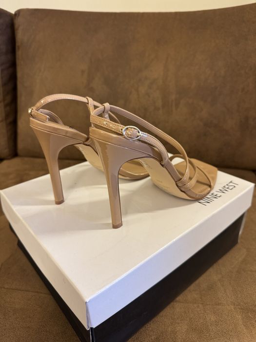 Сандал на висок ток