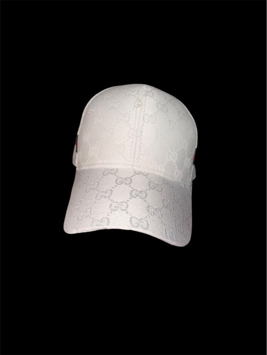 Gucci шапки в два цвята
