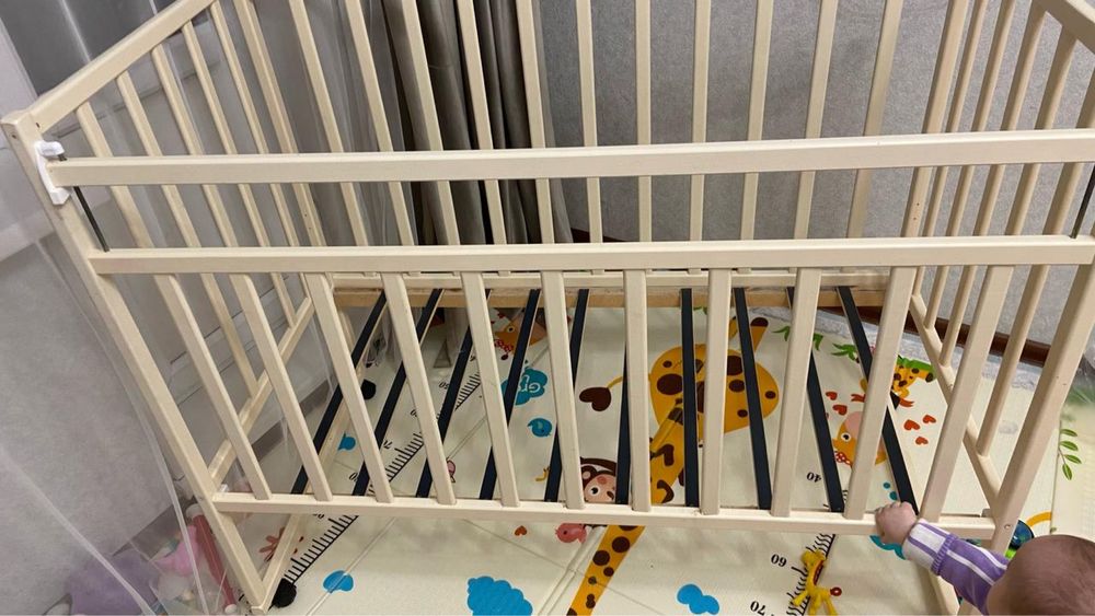 Продам  детскую кроватку 5000