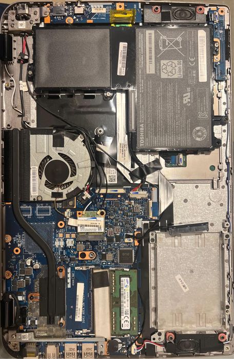 Laptop Toshiba pentru dezmembrare