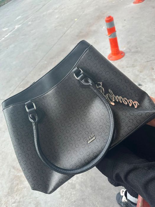 Geanta de mana Guess