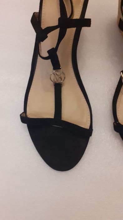 Качественные женские босоножки р.37