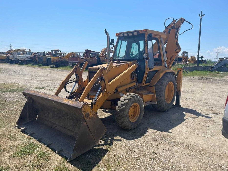 Dezmembrez buldoexcavator  Case 580 KT-piese de schimb Case