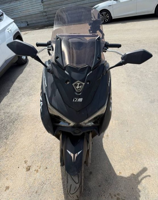 Скутер ZMAX 180кубов