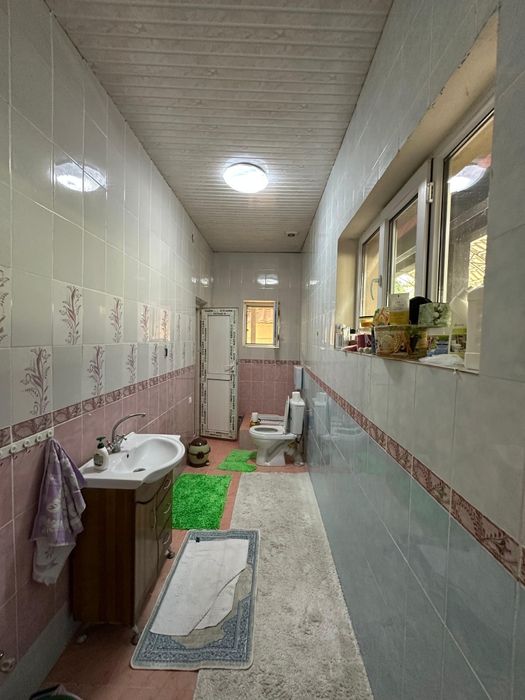 Два дома на участке в микрорайоне "САМАЛ-2".