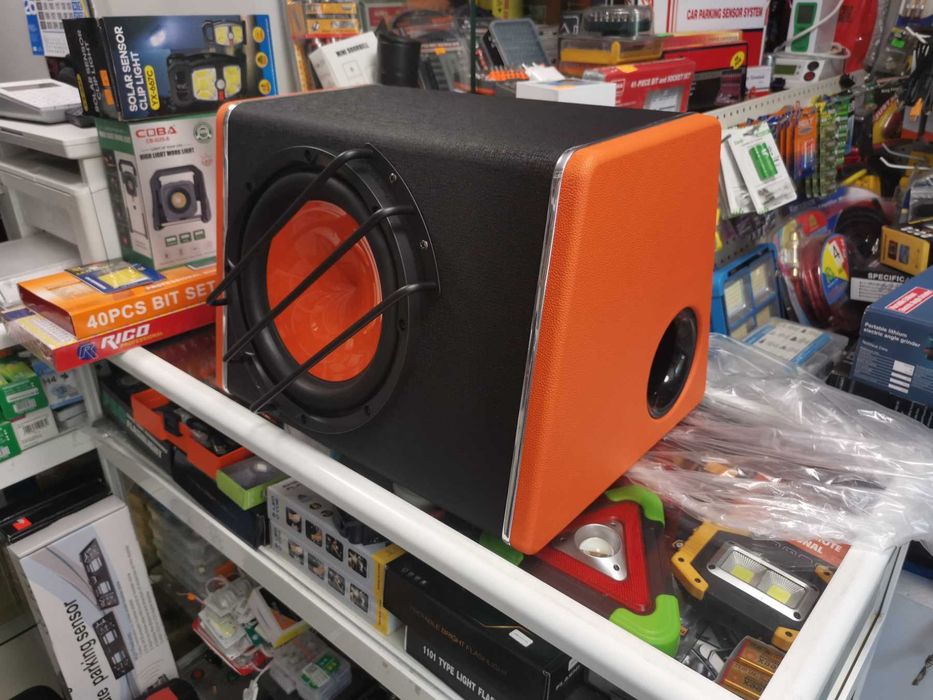 Бас каса 3800W за кола - субуфер с 10” високоговорител и интегриран усилвател + окабеляване