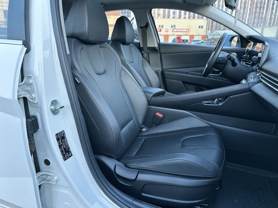 Hyundai Elantra 2024