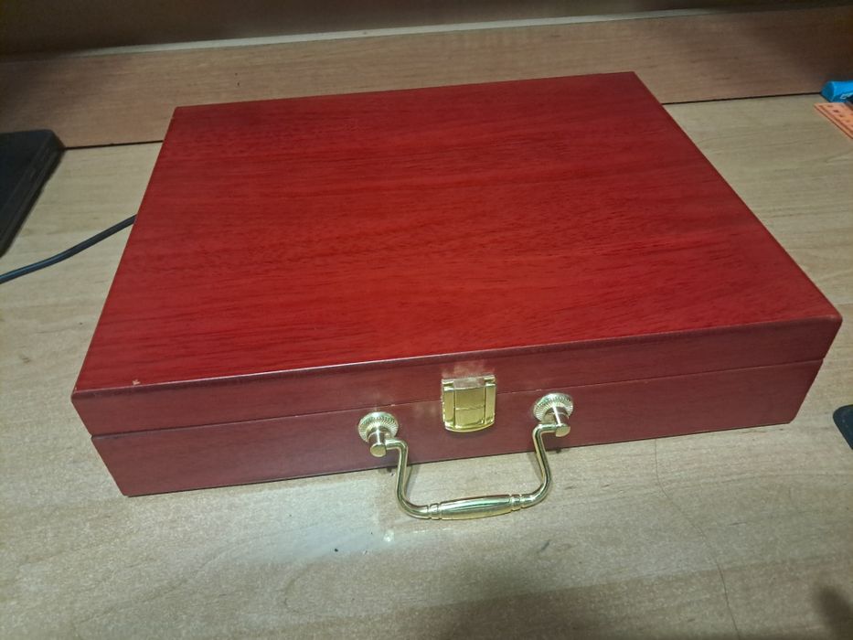 Набор для гольфа в деревянном кейсе