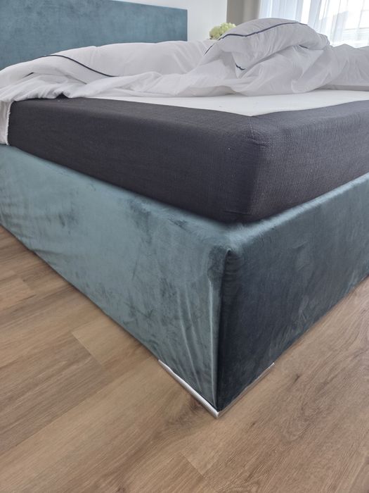 Pat dormitor, tapitat, saltea inclusa 180/200, plus topper