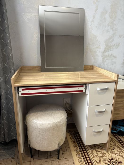 Продам Трюмо для женщин