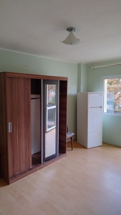 Ofer spre închiriere garsoniera