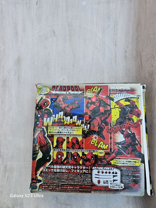 Vând figurina deadpool...