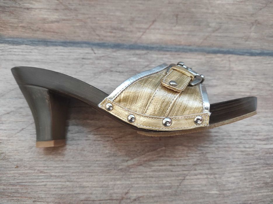 Атрактивни дамски чехли на ток, размер 35/36