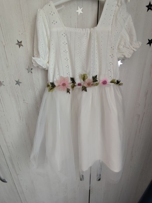 Продам нарядные детские платья