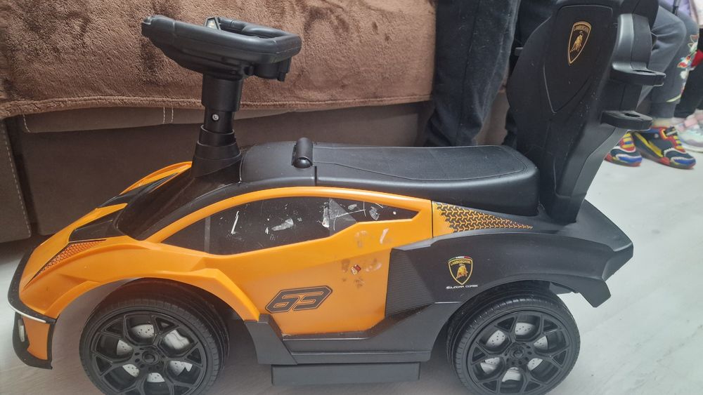 Masinuta Lamborghini ride-on cu sunete