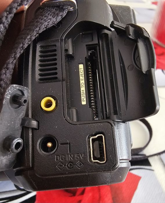 vand dslr camera foto  Fujifilm S5600