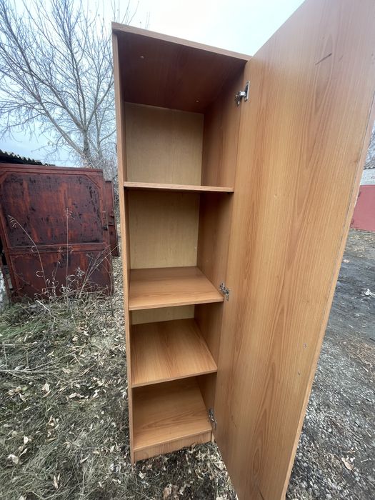 Шкаф пенал           .