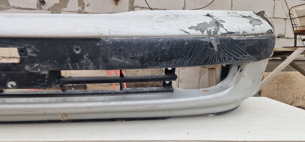 Бампер на тойота Карина Е