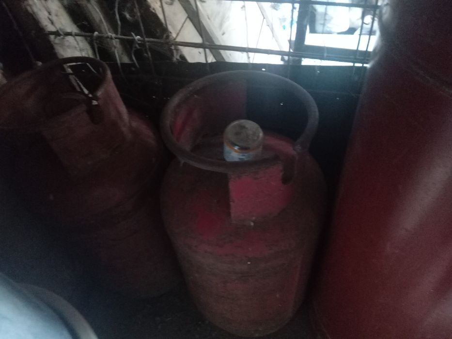 Продам газовый балон и ещё