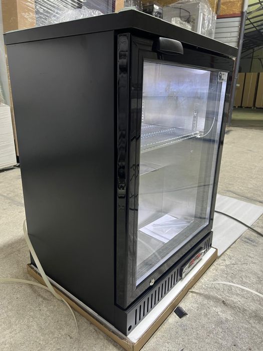 Vitrina frigorifica de tip minibar neagra  cu o usa