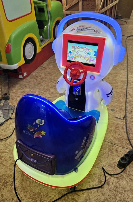 Клатушка работеща с монети или жетони ''Робот''