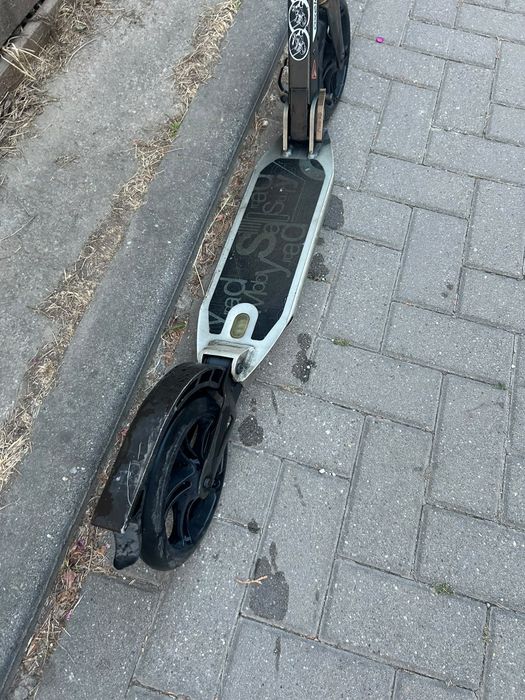 Trotineta cu suspensie si ghidon reglabil
