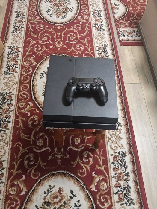 Vând PS 4 pro 1 controller
