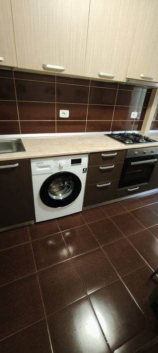 Închiriez apartament cu 2 camere decomandat etaj 1/4