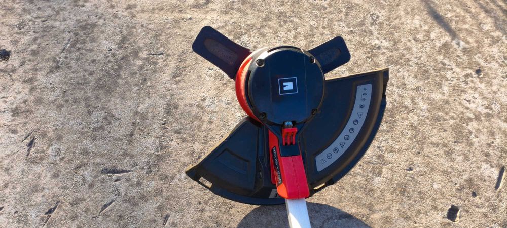 Motocoasa (coasa - trimmer) pe acumulatori