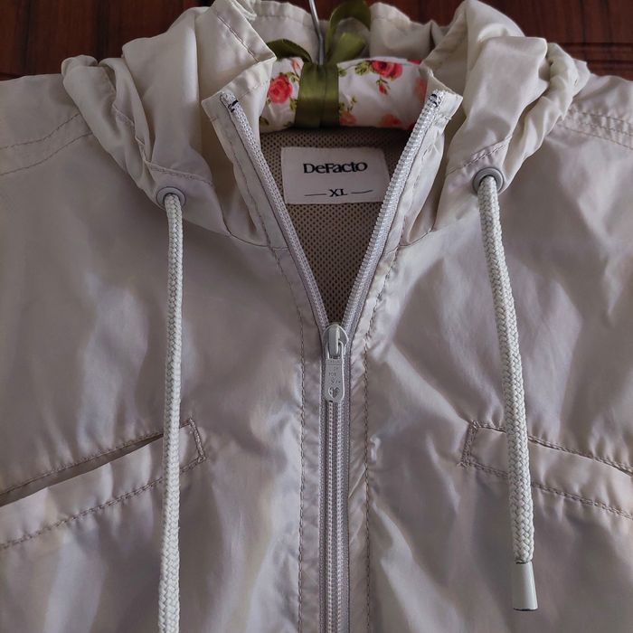 Продам ветровку 46-48р