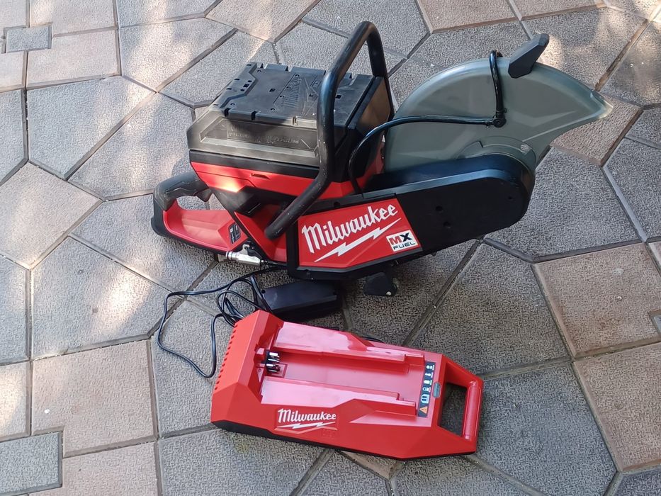 Drujba de tăiat asfalt, beton etc pe acuy MILWACKEE MXF COS 350 că nou