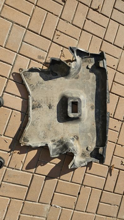 Кора под двигателя за Мерцедес W203