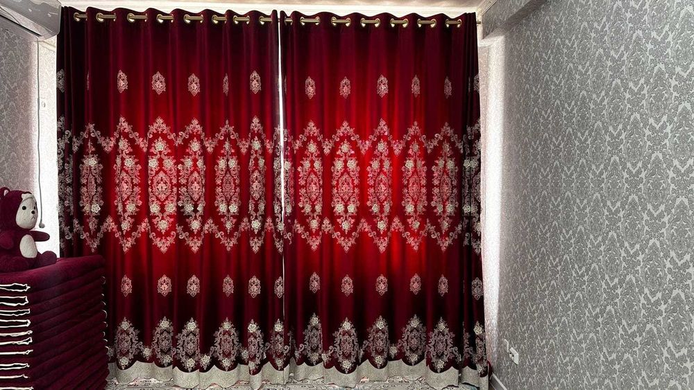 Тюль штор с карнизом.