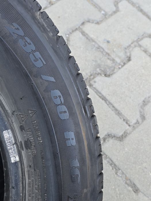 235 60 16 Michelin