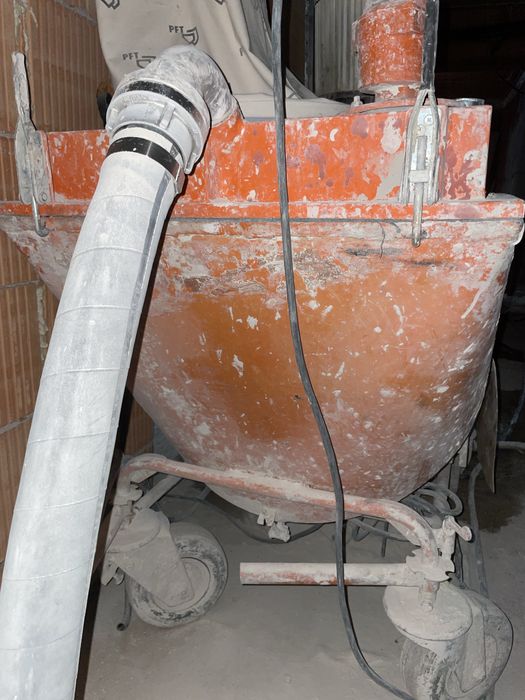 Продавам машина PFT G4 напълно