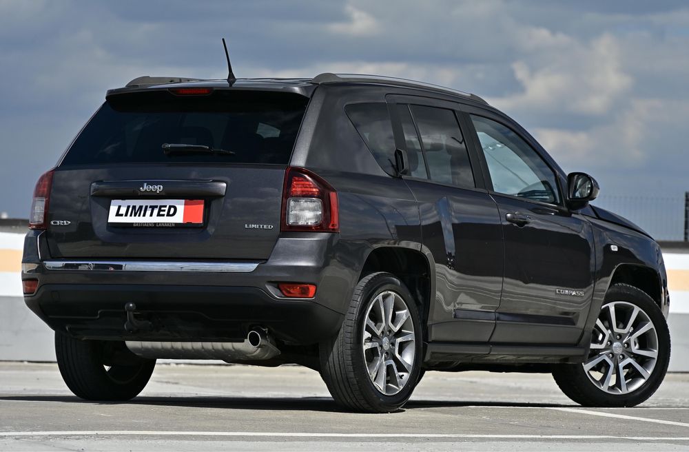 Jeep Compass Limitied 4X4   navi, camera, trapa, piele