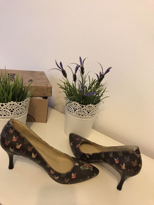 Pantofi noi chic din piele, cu pisici, 39