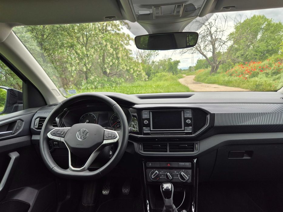 Фолксваген T-Cross TSI-110 к.с. Практически нов SUV-6300 км., гаранционен!