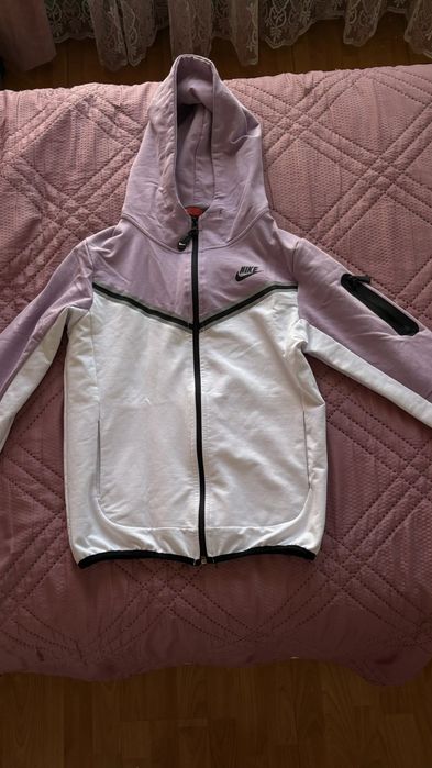 Официална рокля и анцуг на Найк