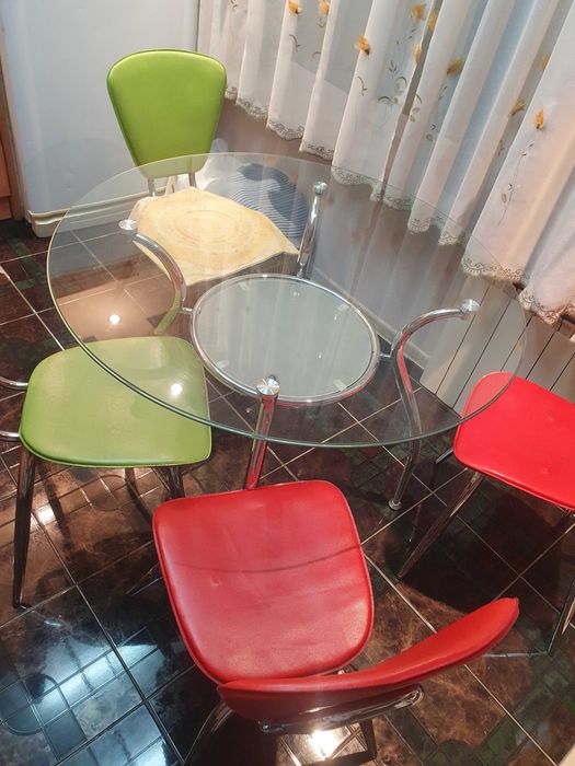 Продам кухонный стол + 4 стула