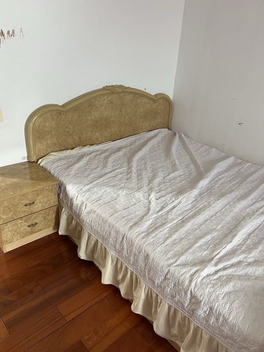 Продается спальный гарнитур