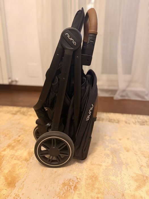 Carucior Nuna TRVL Caviar