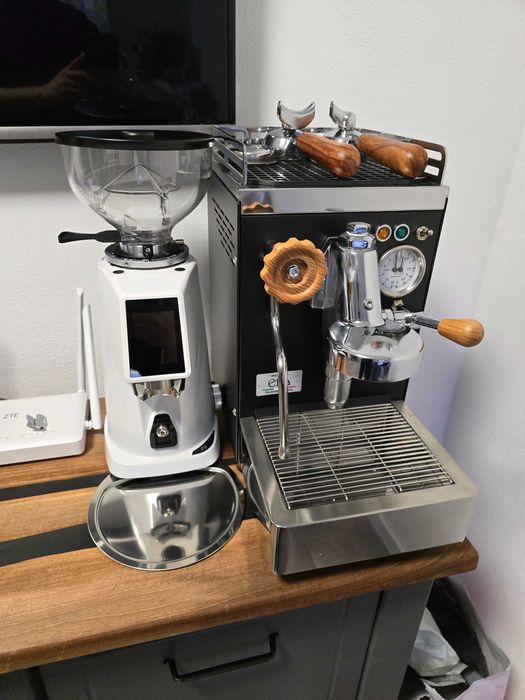 Espresor si rasnita de cafea profesionale