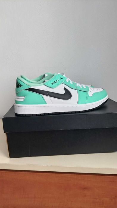 Nike Air Jordan 1 LOW FLYEASE / маратонки зелено с бяло