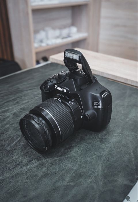 Фотоаппарат Canon EOS 1200D + 18-55mm объектив