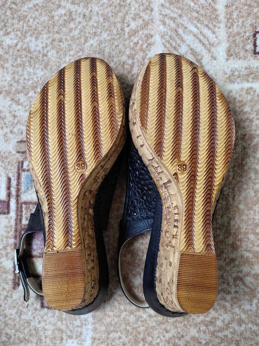 Продам босоножки размер 39